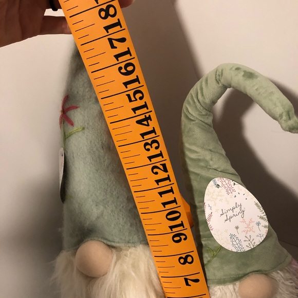 Neutral large sitting Easter Spring gnome pair - Picture 15 of 16